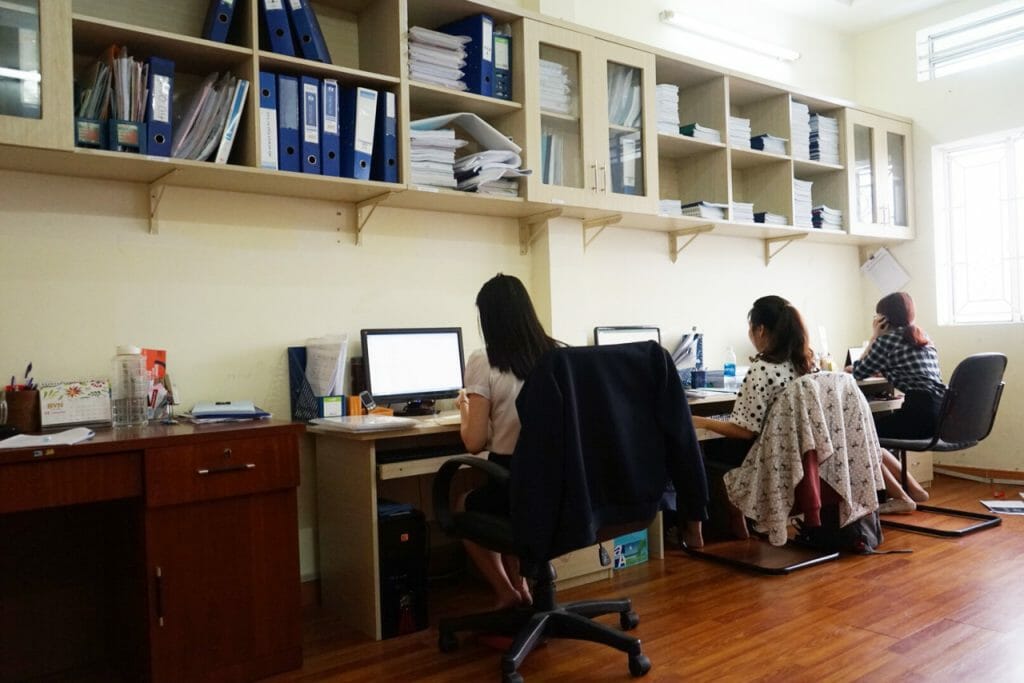 Can-bo-cong-nhan-vien-qcvn-04-1024x683