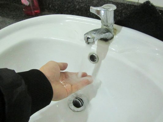 Cách nhận biết mùi lạ của nước sinh hoạt bị ô nhiễm